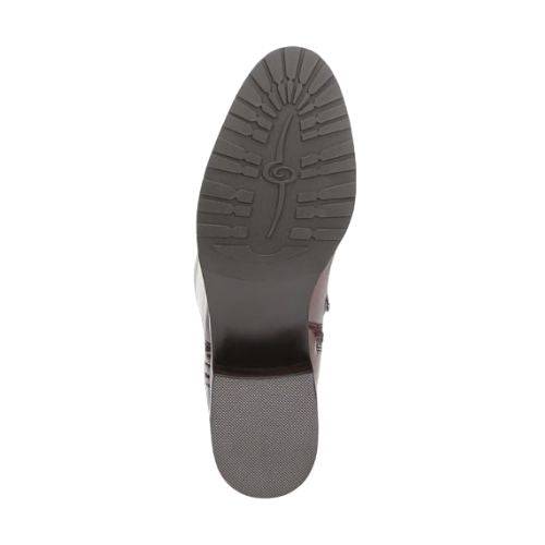 Outsole of the Gracie boot. A black rubber outsole with slight tread. 