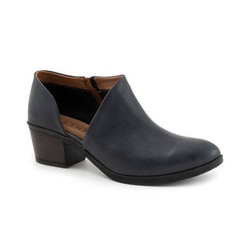 Caitlyn heeled shoe in navy. Dark blue leather upper with block heel and side cutout. 