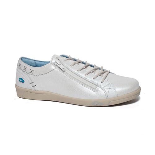 Aika sneaker in white. White leather upper with a pearlescent finish. Features zipper and lace closure. Cloud logo displayed on small blue badge is visible at the heel. 