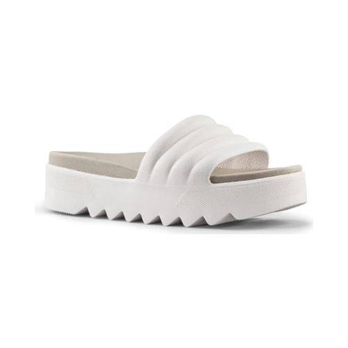 Outsole of the Pool Party sandal in Vanilla. Solid white EVA with deep grooves and Cougar logo near the heel. 