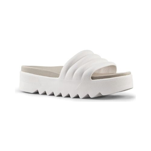 Pool Party Slide Sandal in Vanilla. A white sandal with a 1.5 inch platform outsole with deep grooves. Footbed is taupe. 