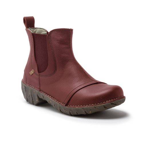 Yggdrasil Chelsea boot in brugundy. Dark red leather upper with red elastic goring and a brown platform outsole. Features a low block heel. 