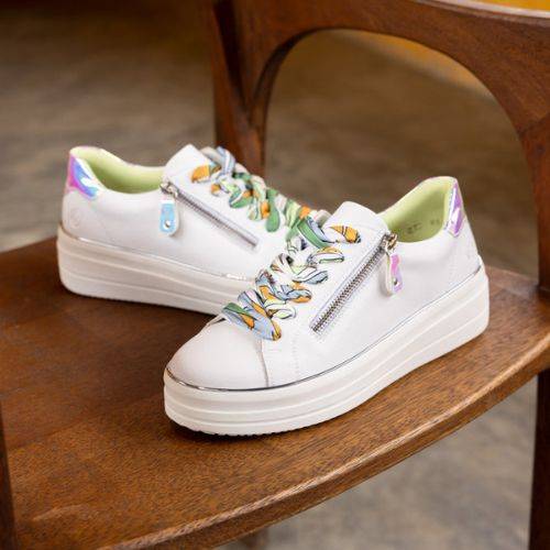 D1C06 Lace-Up Sneaker