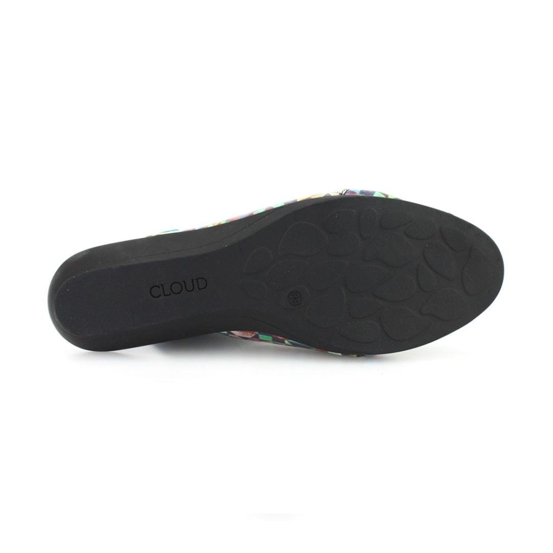 Black outsole with Cloud logo.